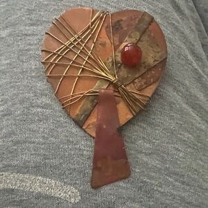 Artistic Heart-Shaped Brooch with Wire Detail